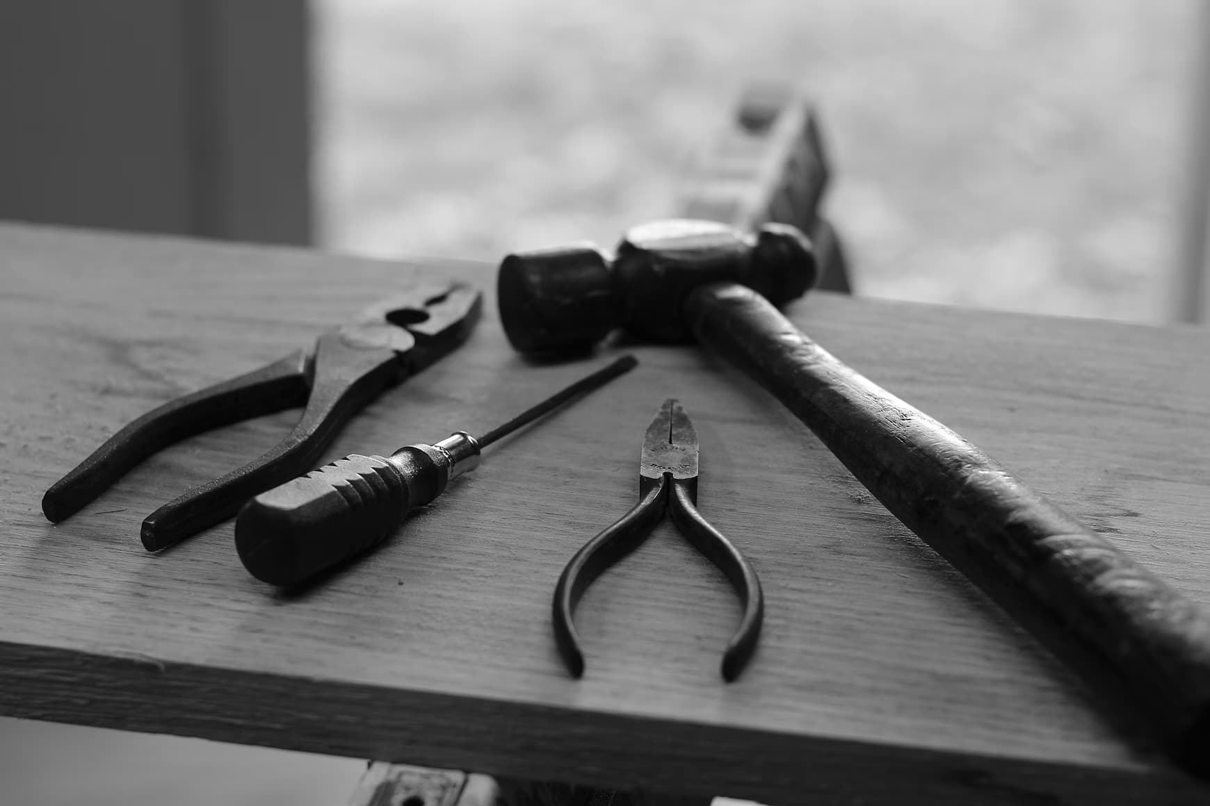 Artisan au travail — outils et savoir-faire